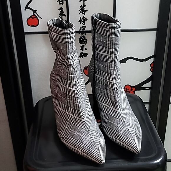New Jeffrey Campbell Sport Black & White Plaid Pointed Toe Block Heel Boots - Picture 3 of 11
